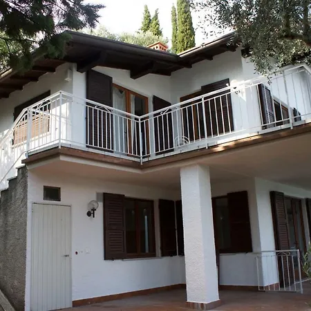With Lake View And Saltwater Pool *