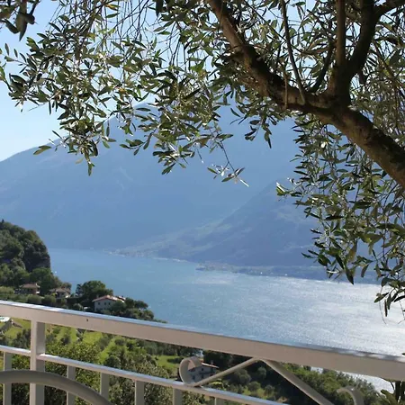 With Lake View And Saltwater Pool 度假居 Tremosine