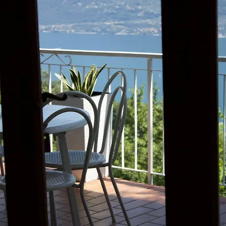 With Lake View And Saltwater Pool 度假居 Tremosine